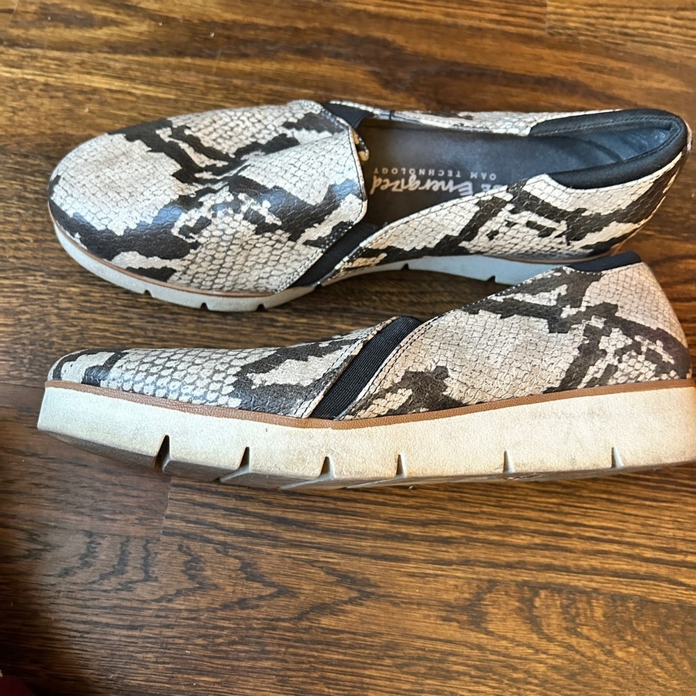Dr. Scholl's Shoes Womens 7.5M Black NO CHILL Sneaker Faux Leather Slip On Snake - Picture 5 of 5